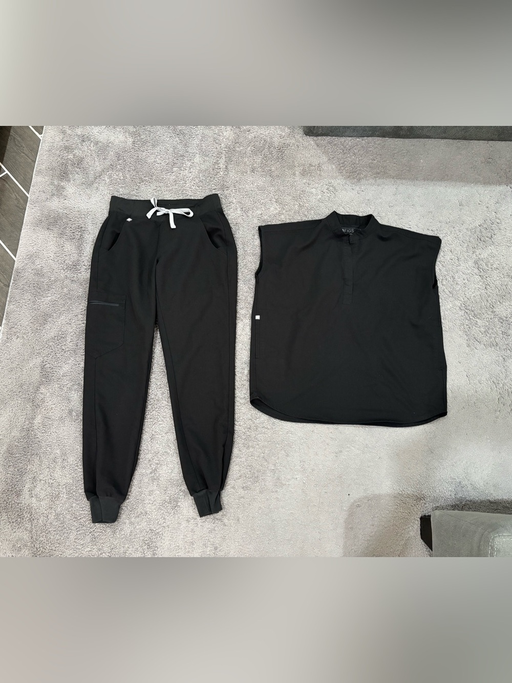 XS FIGS Black Scrub Set